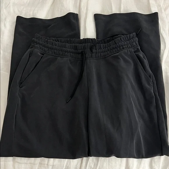 Athleta Women’s Seasoft Mid Rise Straight Leg Pants - Picture 2 of 3